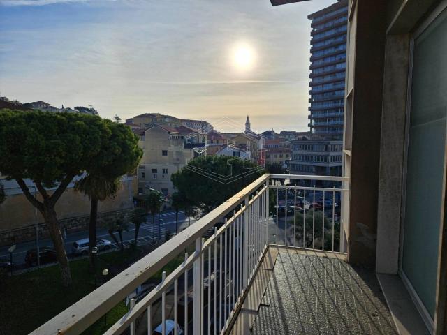 Ufficio in vendita di 175 m² in Piazza dell&apos Unità Nazionale