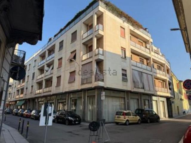 Ufficio in vendita di 175 m² in Via Faà di Bruno Emilio, 60