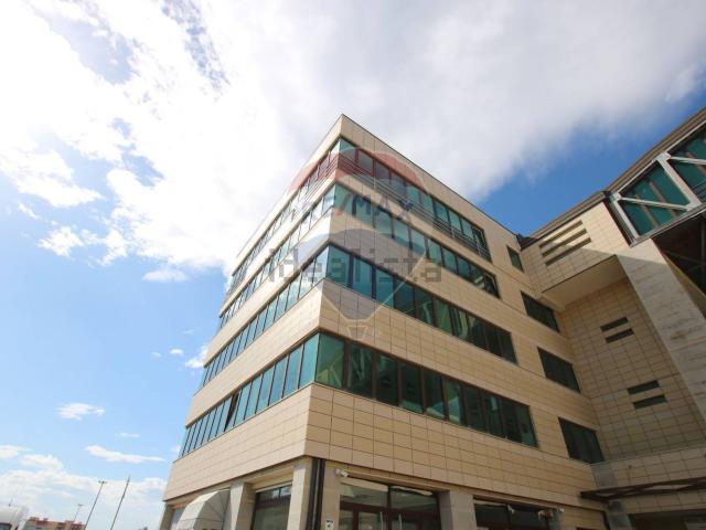Ufficio in vendita di 175 m² in Viale Santa Panagia, 141