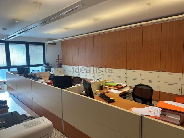 Ufficio in vendita di 176 m² in Via B. Cellini