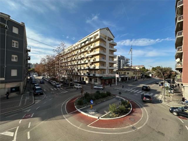 Ufficio in vendita di 177 m² in Via Giulio Mazzarino, 8