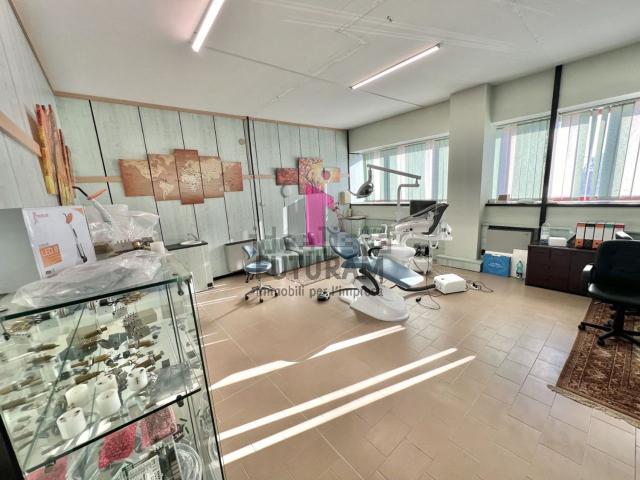 Ufficio in vendita di 177 m² in Via Roma, 40