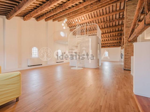 Ufficio in vendita di 170 m² in Via Roma, 1