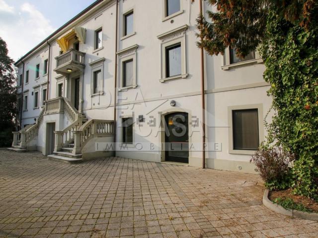 Ufficio in vendita di 173 m² in Via per Concordia, 46