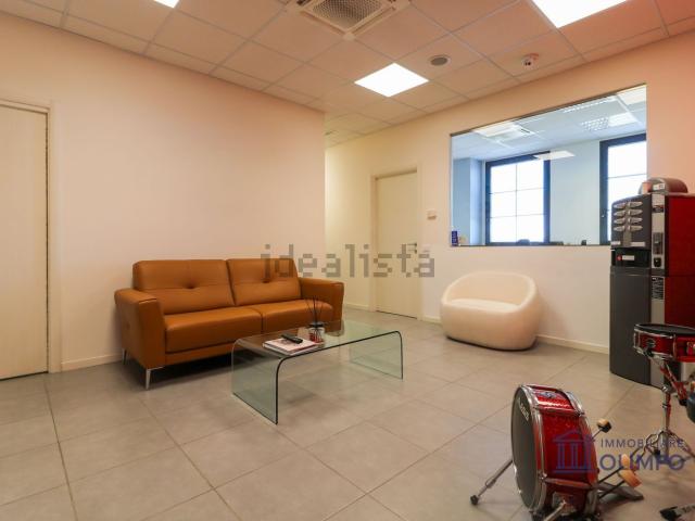 Ufficio in vendita di 184 m² in Via Como, 43