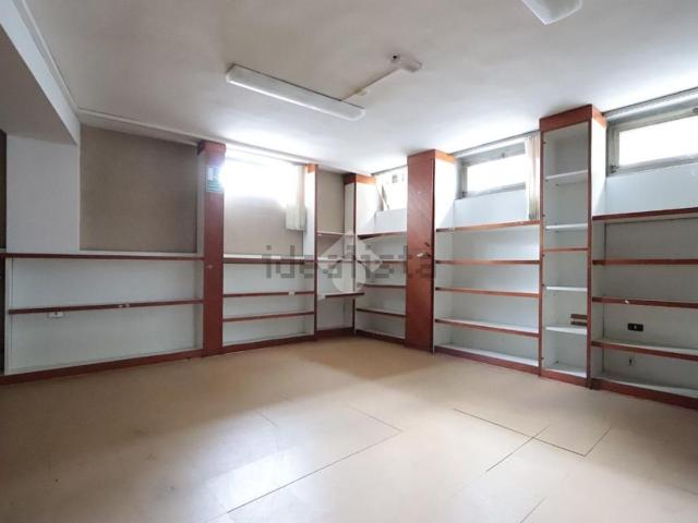 Ufficio in vendita di 185 m² in Piazza Giovanni XXIII, 5