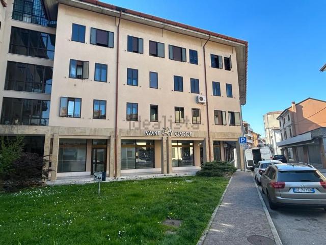 Ufficio in vendita di 185 m² in Via Dante Alighieri, 2