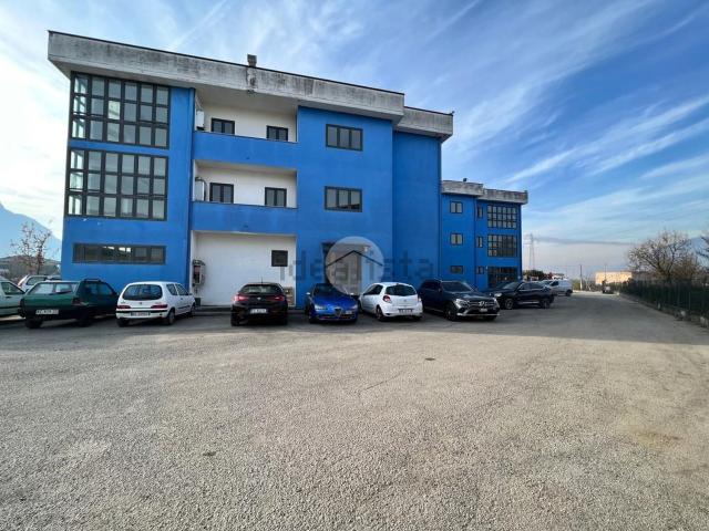 Ufficio in vendita di 185 m² in Via Polledrera, 1
