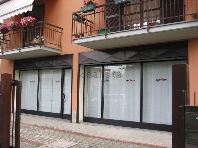 Ufficio in vendita di 185 m² in Via 2 Giugno, 8