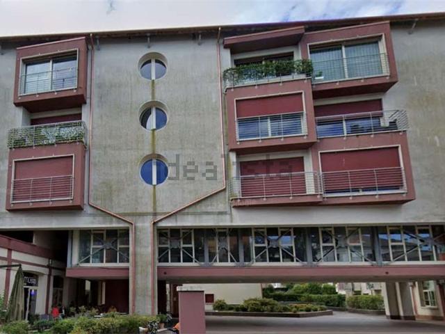 Ufficio in vendita di 185 m² in Viale IV Novembre, 70