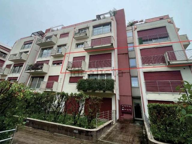 Ufficio in vendita di 185 m² in Viale IV Novembre, 70