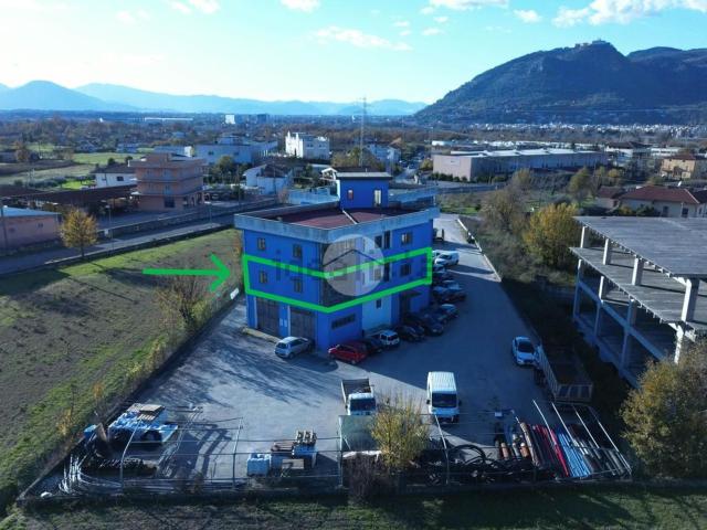Ufficio in vendita di 187 m² in Via Polledrera, 1