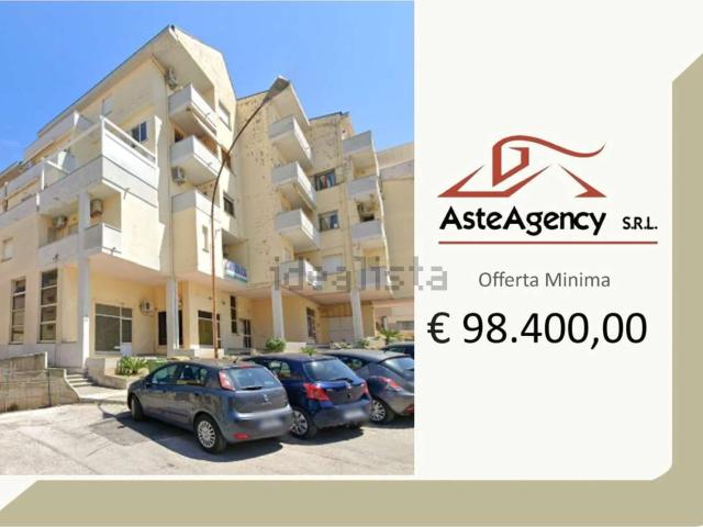 Ufficio in vendita di 189 m² in Via delle Gardenie, 18