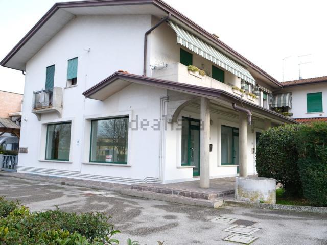 Ufficio in vendita di 180 m² in Via aldo moro, 85