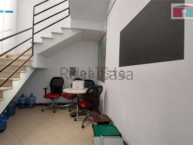 Ufficio in vendita di 180 m² in Via Grecia