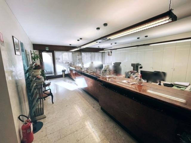 Ufficio in vendita di 180 m² in Via Ponte Molino, 671