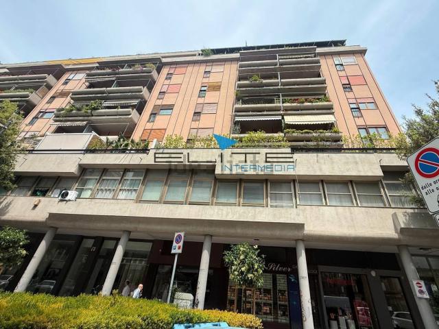 Ufficio in vendita di 182 m² in Piazza della Rinascita, 74
