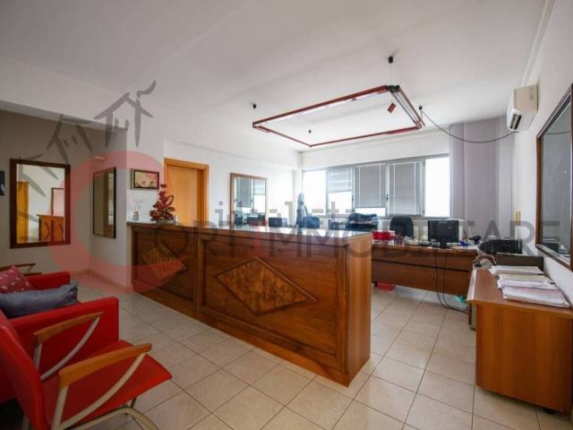Ufficio in vendita di 182 m² in Via dell&apos Industria