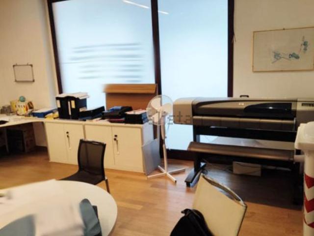 Ufficio in vendita di 194 m² in Via Gioacchino Rossini, 150