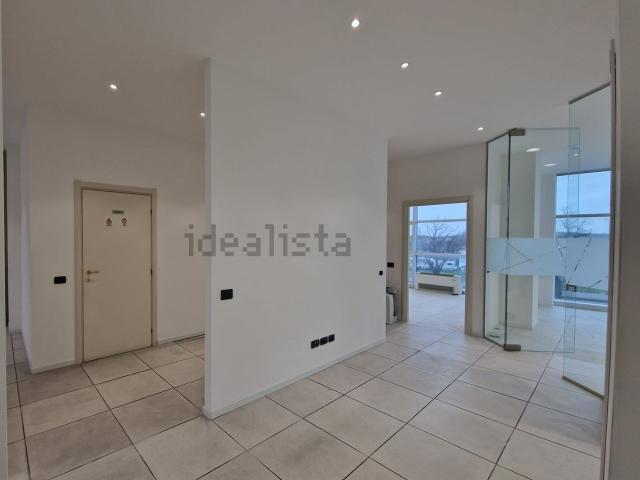 Ufficio in vendita di 195 m² in Via Consolare Rimini San Marino, 51