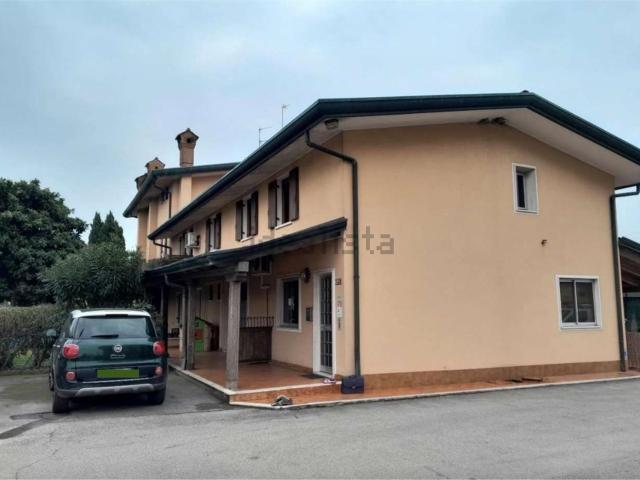 Ufficio in vendita di 198 m² in Via Triestina, 128