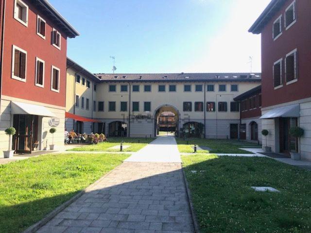 Ufficio in vendita di 190 m² in Via Fagagna