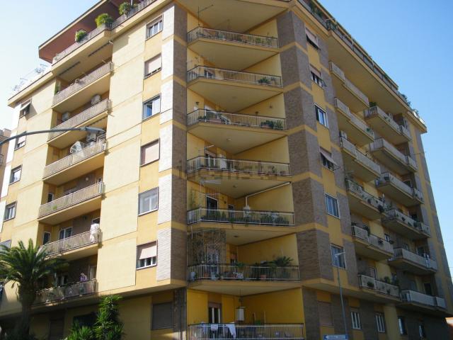Ufficio in vendita di 190 m² in Via Firenze, 73