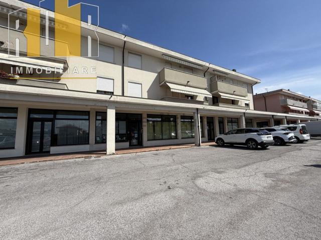 Ufficio in vendita di 190 m² in Via Gioacchino Rossini, 2