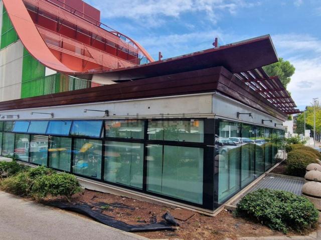 Ufficio in vendita di 192 m² in Viale Emilia, 73