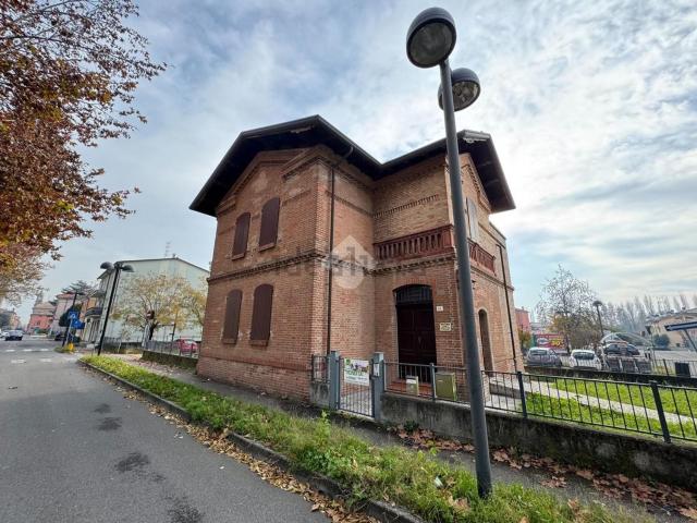 Ufficio in vendita di 205 m² in Via Martiri della Libertà, 61