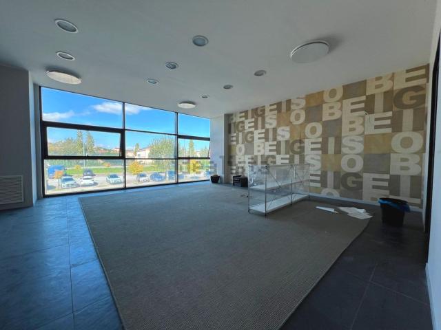 Ufficio in vendita di 205 m² in Via Antonio Benucci