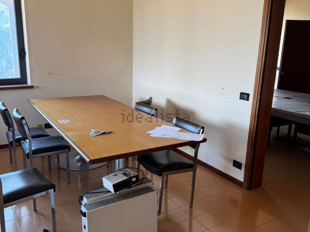Ufficio in vendita di 205 m² in Via Gabriele D&apos Annunzio