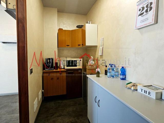 Ufficio in vendita di 208 m² in Via Ponte San Nicolò