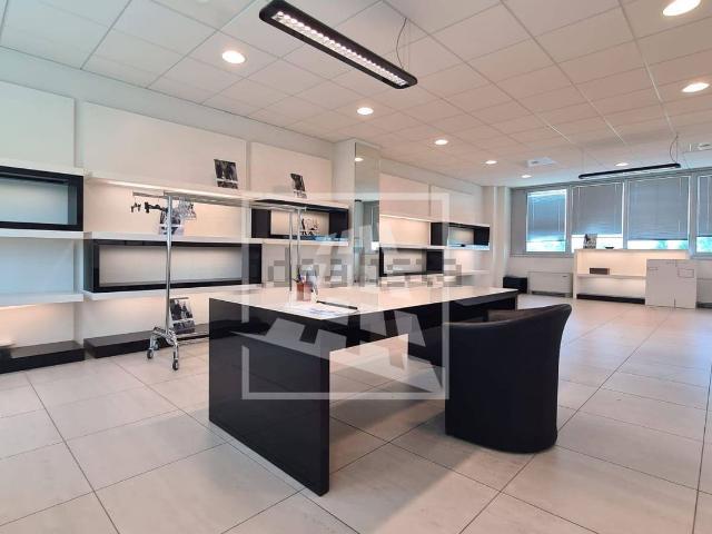 Ufficio in vendita di 209 m² in Viale Guido Duo, 11