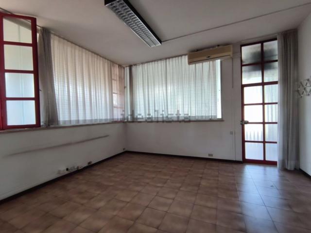 Ufficio in vendita di 200 m²