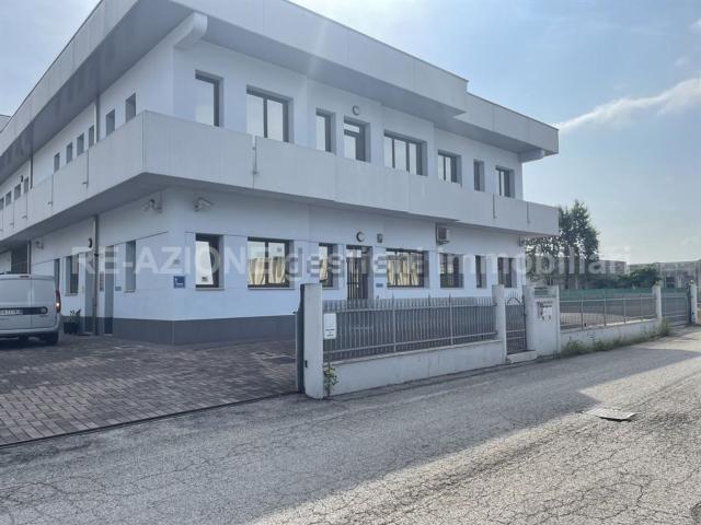 Ufficio in vendita di 200 m²