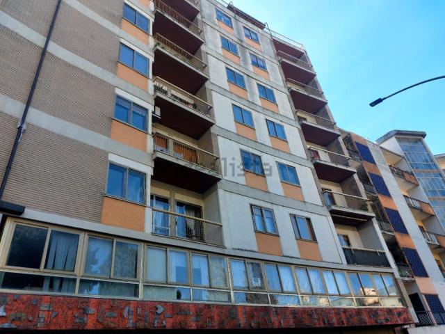 Ufficio in vendita di 200 m² in Via A. De Gasperi, 48