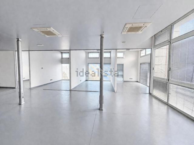 Ufficio in vendita di 200 m² in Via del Credito, 26
