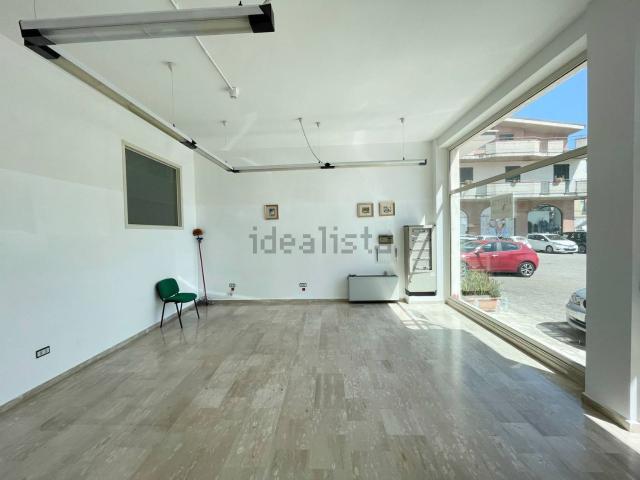Ufficio in vendita di 200 m² in Via Filippo Turati, 84