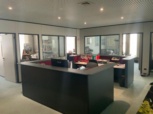 Ufficio in vendita di 200 m² in Via Friuli, 7