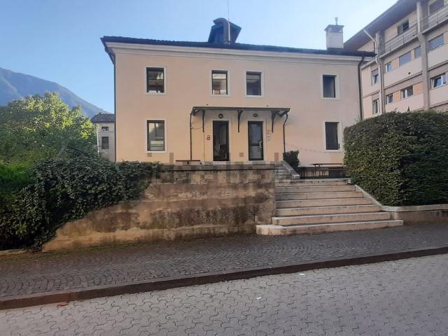 Ufficio in vendita di 200 m² in Via Luigi Basso, 3