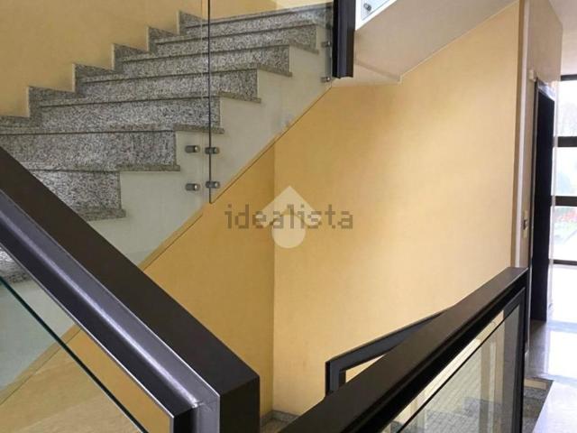 Ufficio in vendita di 200 m² in Via San Pellico, 35