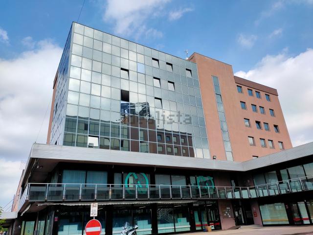 Ufficio in vendita di 200 m² in Viale del Lavoro