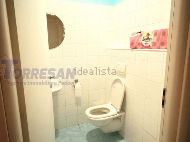 Ufficio in vendita di 200 m² in Viale del Lavoro, 21