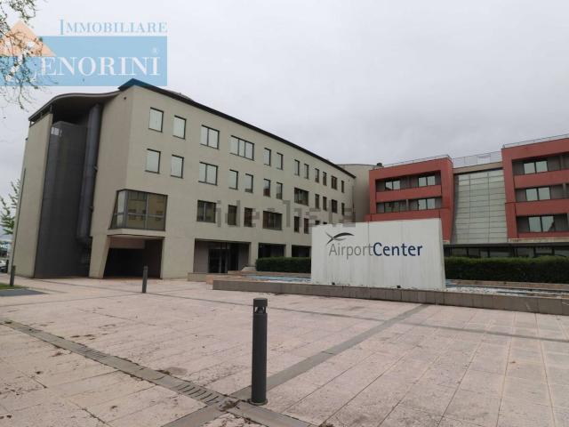 Ufficio in vendita di 202 m² in Via Monte Baldo, 4