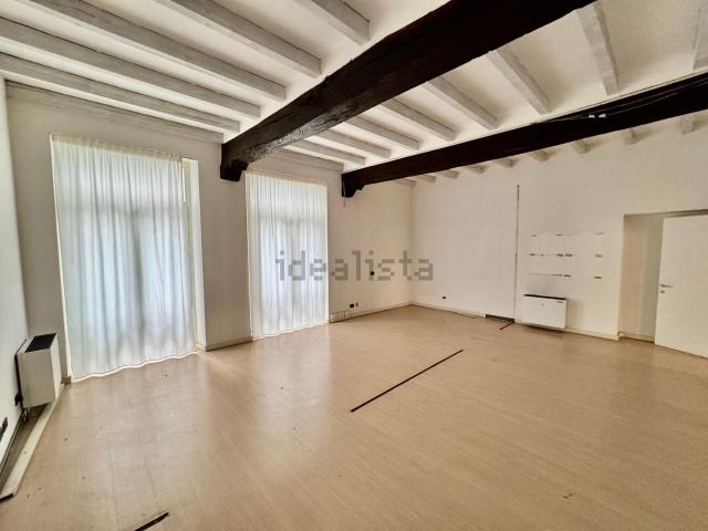 Ufficio in vendita di 202 m² in Via Bernardino Mandelli
