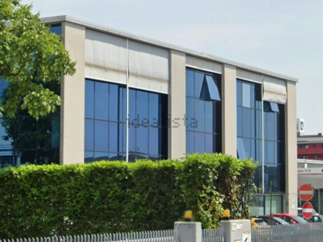 Ufficio in vendita di 215 m² in Via Tavagnacco