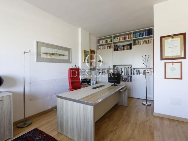 Ufficio in vendita di 215 m² in Via Trieste, 1