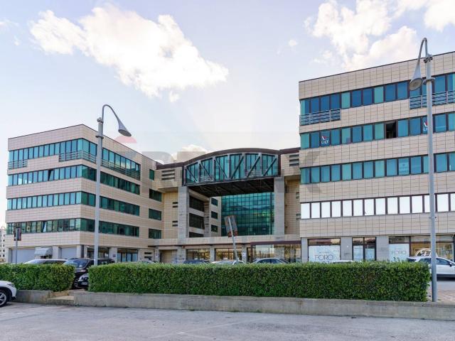 Ufficio in vendita di 215 m² in Viale Santa Panagia, 141