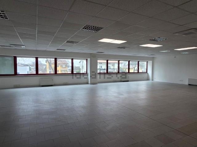 Ufficio in vendita di 215 m² in Viale Palmanova, 325